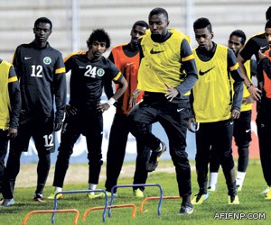 فيديو/ طلاب يقطعون الكتب احتفالا بإنتهاء الدراسة