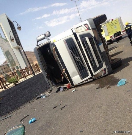 وفاة مقيم عربي واصابة ثمانية اخرين في حادث مركبتين وجها لوجه على طريق عفيف ظلم