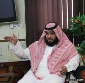 مدير تعليم عفيف يسلم القائد الكشفي فواز النفيعي شهادة اخصائي تدريب