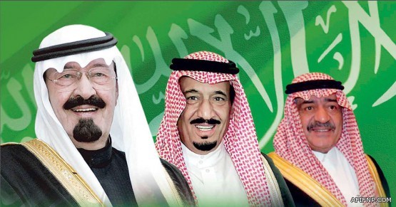 عمالة تحضر الرز للطبخ بين الكلاب الضالة والنفايات في مطعم بعفيف