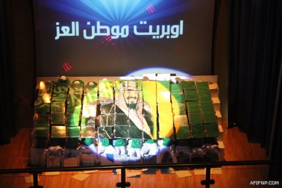 مجمع سعيد بن زيد بالحوميات يهدون مديرالتعليم ومساعديه ورؤساء الأقسام والمشرفين