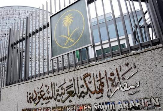 بالصور.. محافظ عفيف يشارك كلية التربية في احتفالها باليوم الوطني 85 ويفتتح معرض الشهداء