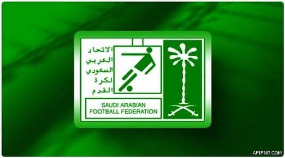 بالفيديو.. عمال نظافة يلعبون الكرة داخل مقبرة بأبها