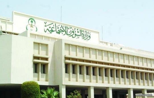 “الفراج” معلقاً على صورة مسن يحمل مقذوفاً عسكرياً: شعرت كم أنت كبير وكم أنا صغير