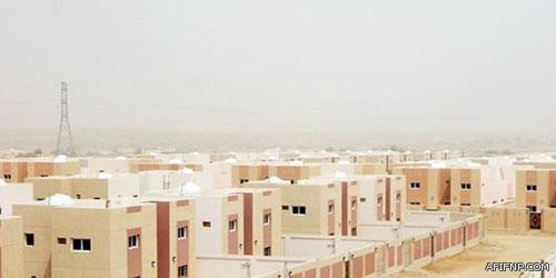 خادم الحرمين يرتدي “المرودن” ويشارك في “العرضة” اليوم