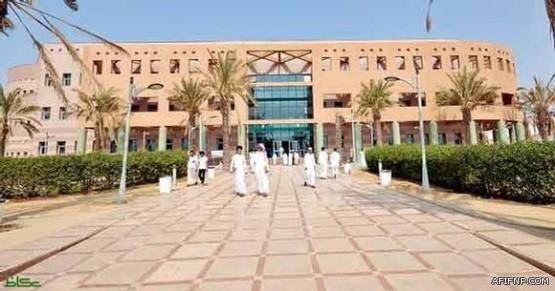 «الأرصاد»: رياح سطحية على الرياض و«الشرقية»