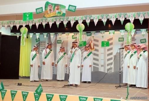 وزير العمل والتنمية الاجتماعية يفاجئ يتيماً مبتعثاً بحضور حفل خطبته