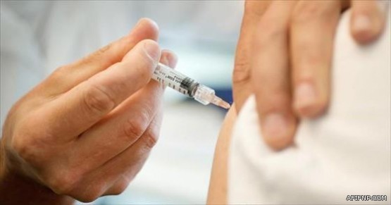 بالصورة.. نظرة مؤثرة لطفل سوري عقب خروجه من تحت الأنقاض.. وخاشقجي: “كأنه في قمة عربية يوبخ الصامتين”