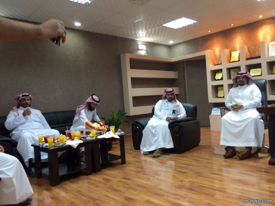 إتصالات عفيف تعايد موظفيها وعملائها