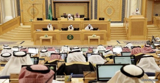 مغني أمريكي ينجح في السيطرة على مسافر (خطر) على متن طائرة