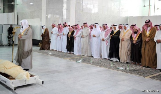 “العمل” توقف معاملات وخدمات شركة عبداللطيف جميل