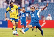 حادث انقلاب لسيارة تقل شابين بالقرب من الشيب الشرقي والدفاع المدني يحذر المواطنين من التهور وقت الامطار