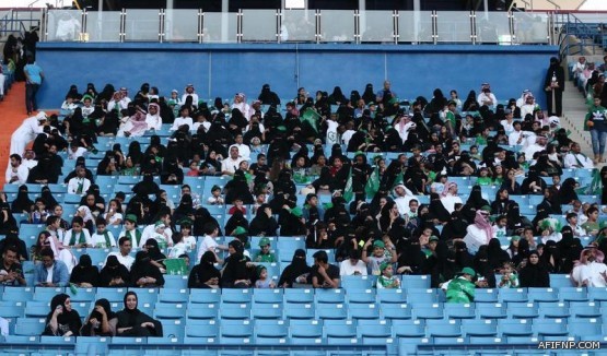 إلزام الإذاعة والتلفزيون بسعودة مذيعات اللغة العربية