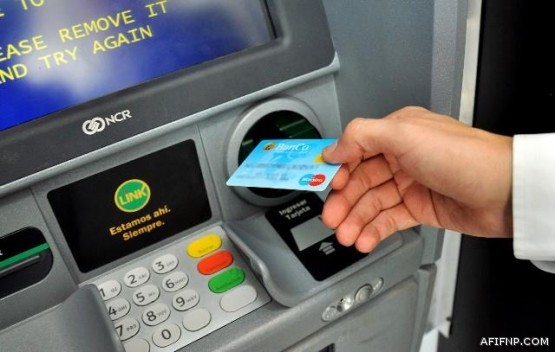 ولي العهد يصل إلى القاهرة.. والرئيس المصري في مقدمة مستقبليه