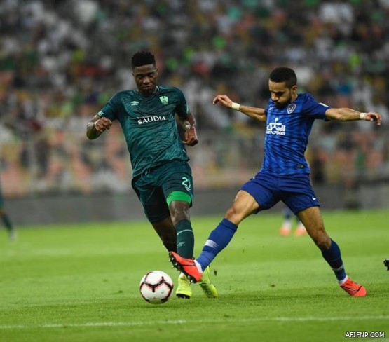 “العمل” تغرم منشأة 40 ألف ريال لقيامها بتشغيل سعوديات مع وافدين في مكانٍ واحد