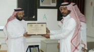 مدير عام فرع الرئاسة العامة بمنطقة الرياض  يزور المباركي ويطمأن على صحته في منزله