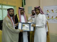 محافظ عفيف يرعى حفل ختام برامج النادي الصيفي بمركز الصقرة ويكرم الداعمين والمشاركين