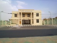 أمن الطرق بالحوميات تلقي القبض على مقيم سوداني بحوزته ثلاثون سيجارة حشيش وحبوب مخدره قبل توزيعها