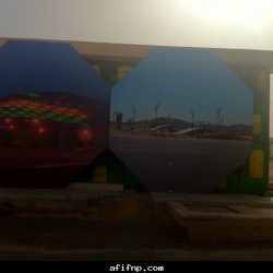 أحد عمال البلدية وهو ينقش اسم الله على نافورة عفيف